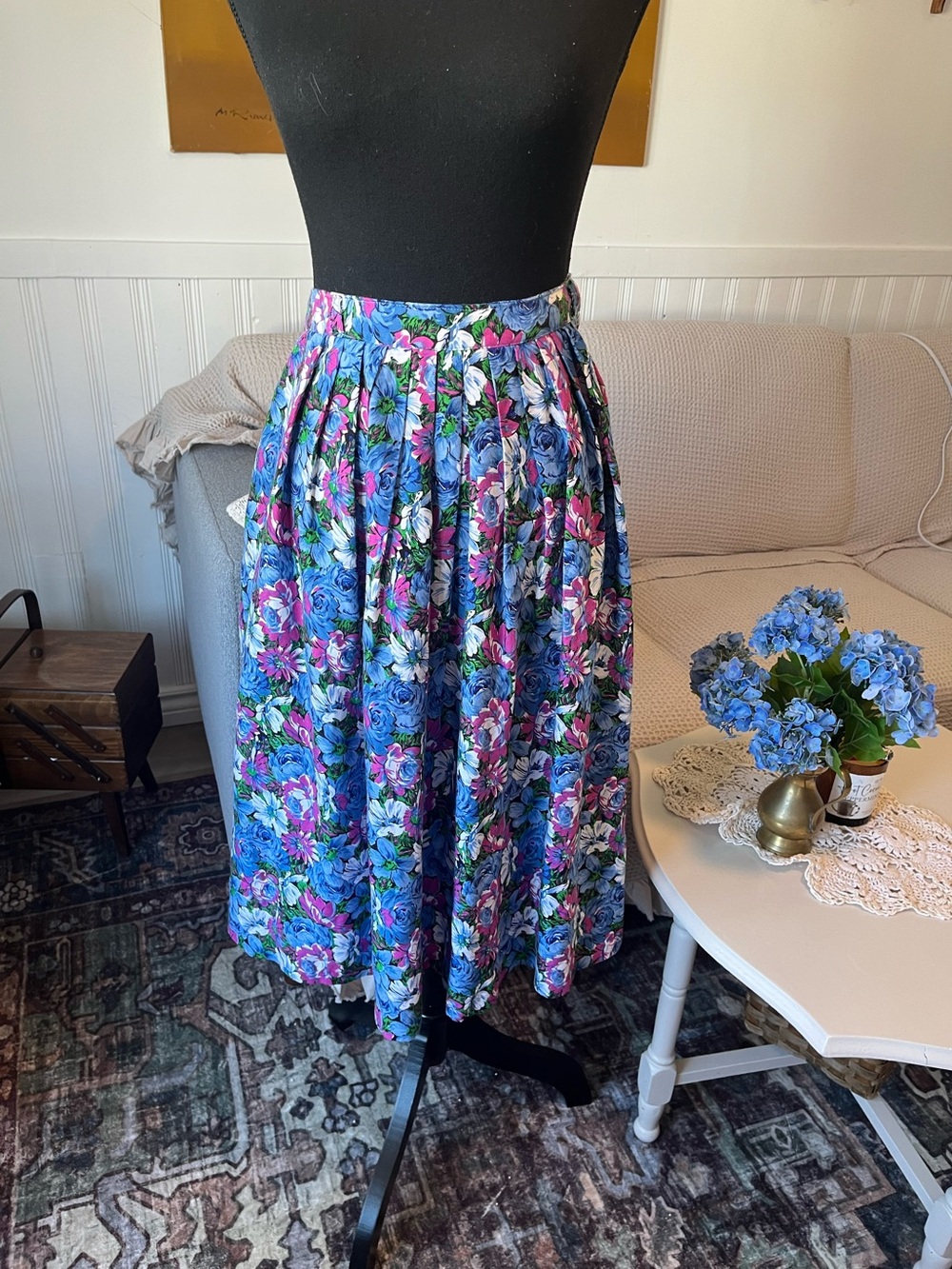 Vintage Floral 90s Pleated Midi Skirt - size 12 32” Waist